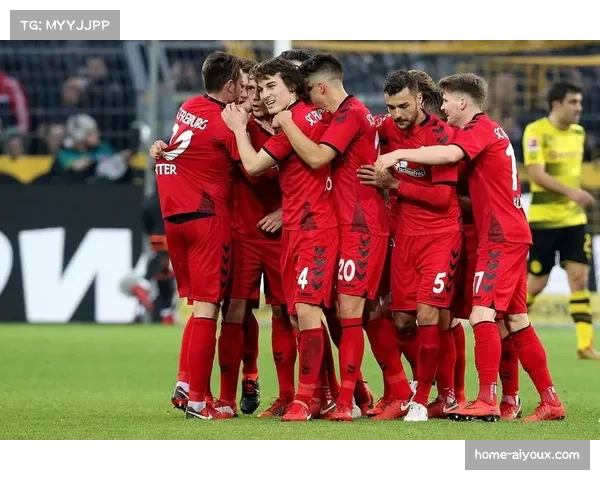 德甲半场门兴与弗赖堡互交白卷双方攻防胶着僵局仍待下半场突破